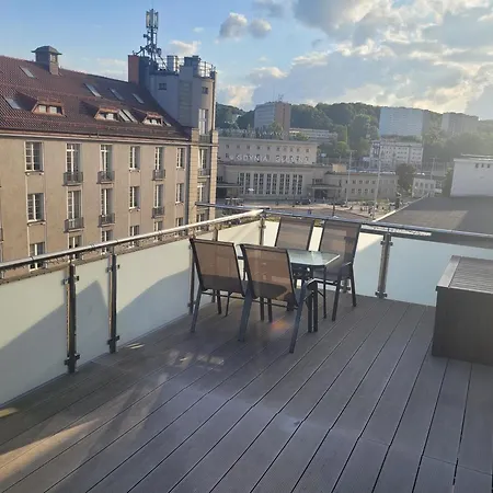 - Centre Main Station 170m アパート